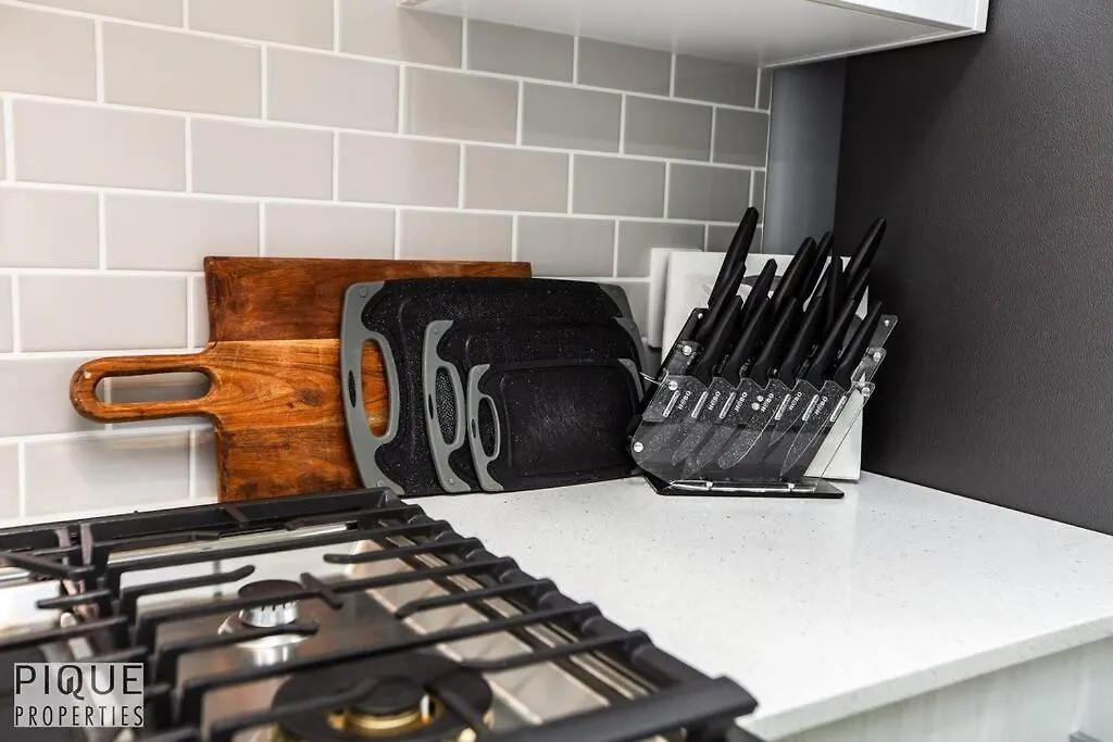 Urbanutopia*Luxury Home*King Bed*Patio/Bbq*Sleep16 Edmonton